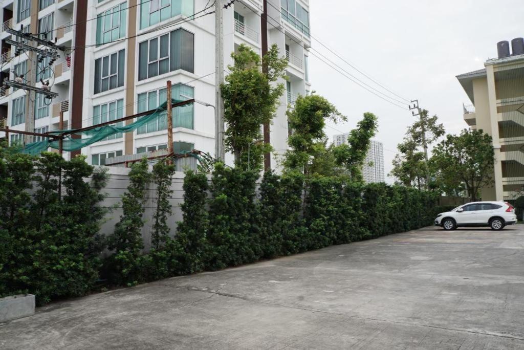 The One Residence Hotel Bangkok Esterno foto
