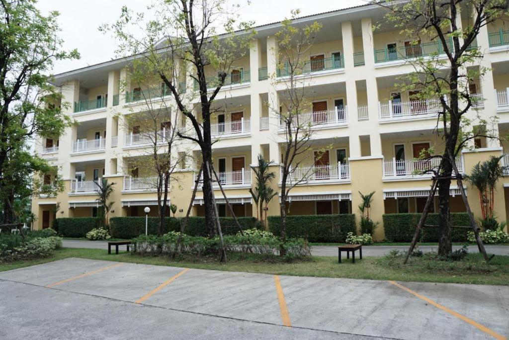 The One Residence Hotel Bangkok Esterno foto