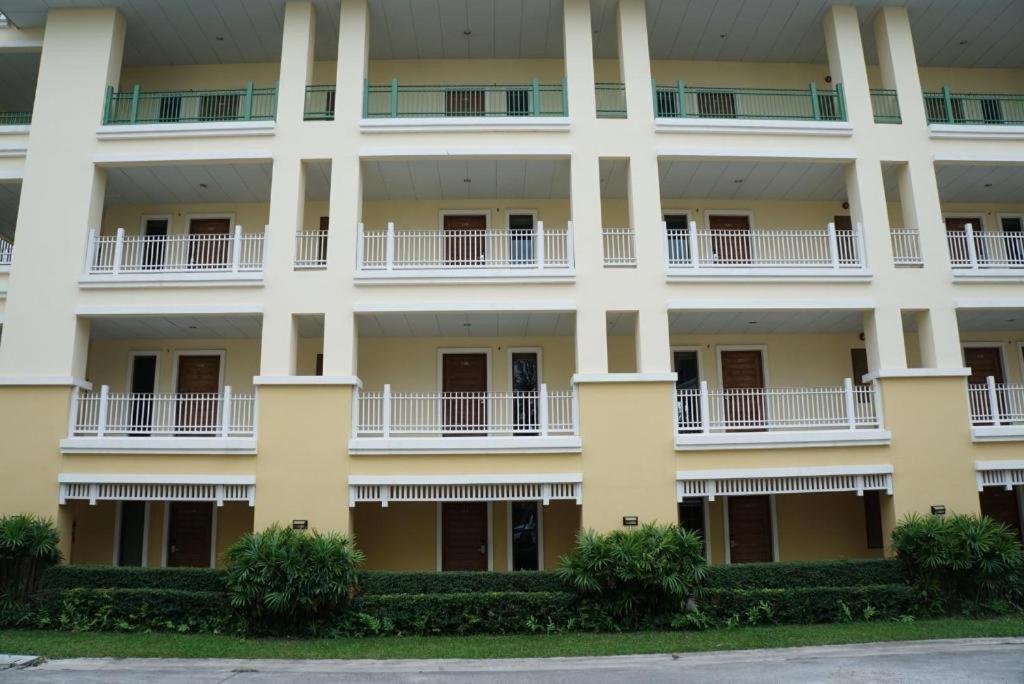 The One Residence Hotel Bangkok Esterno foto