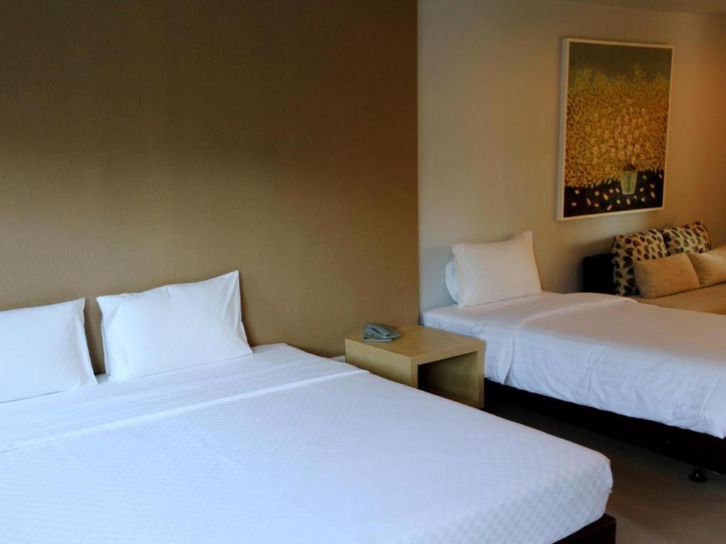 The One Residence Hotel Bangkok Esterno foto