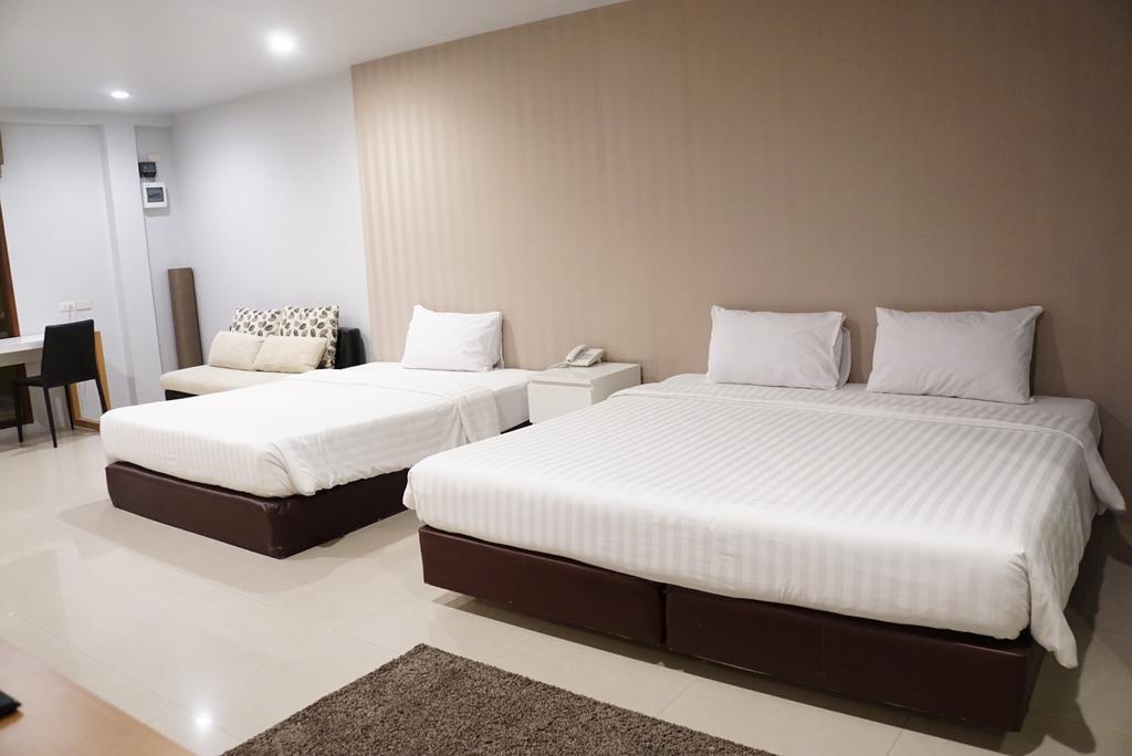 The One Residence Hotel Bangkok Esterno foto