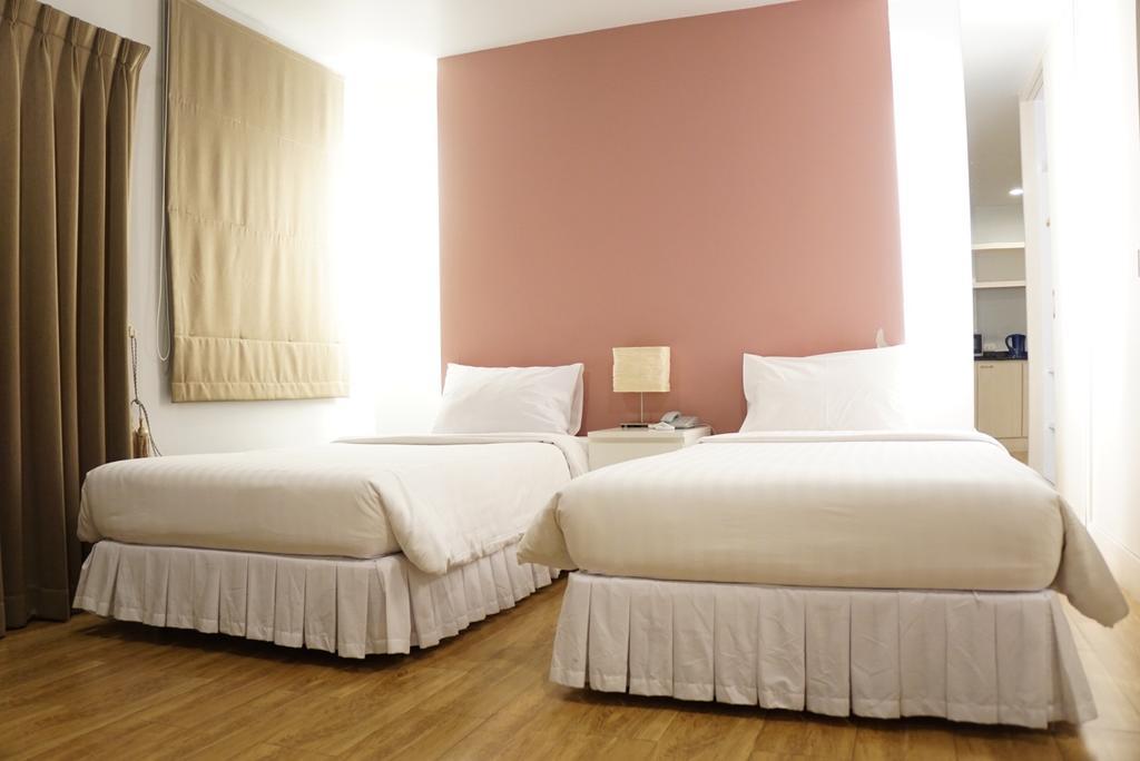 The One Residence Hotel Bangkok Esterno foto