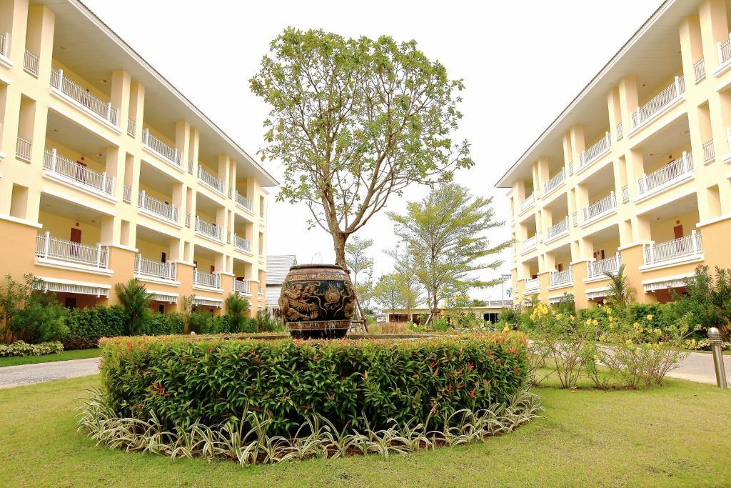 The One Residence Hotel Bangkok Esterno foto